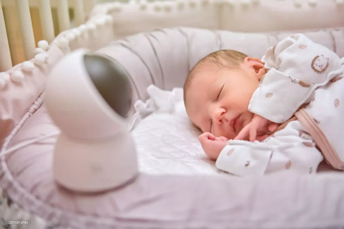 Babyphone dans un lit de bébé